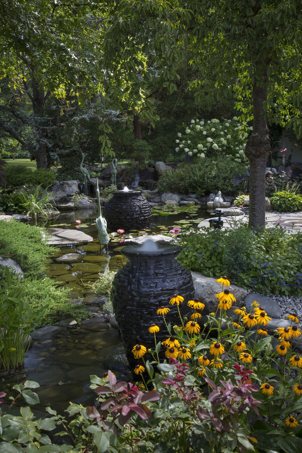 pond-2876652_1920.jpg - urn.jpg